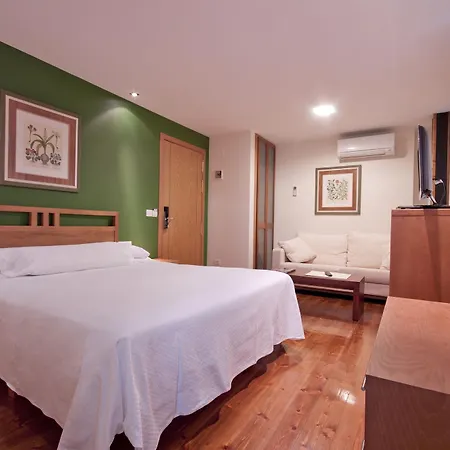 Auditorio Santiago & 4*