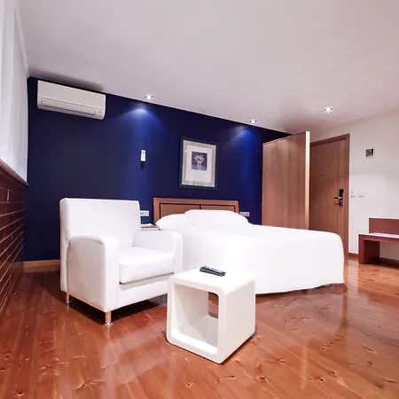 Auditorio Santiago & 4*