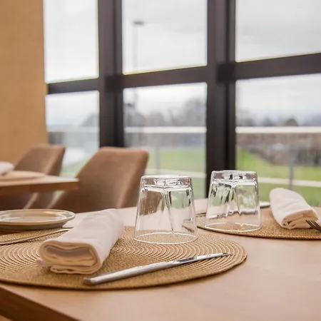 Auditorio Santiago & 4*