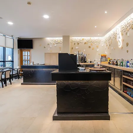 Auditorio Santiago & 4*