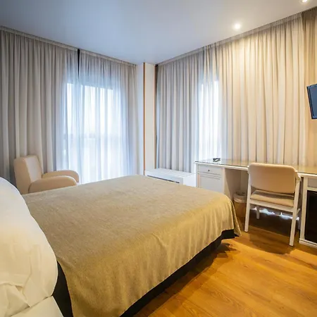 Auditorio Santiago & 4*