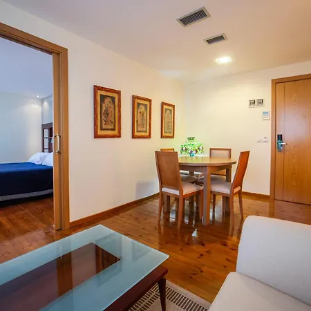 Auditorio Santiago & 4*