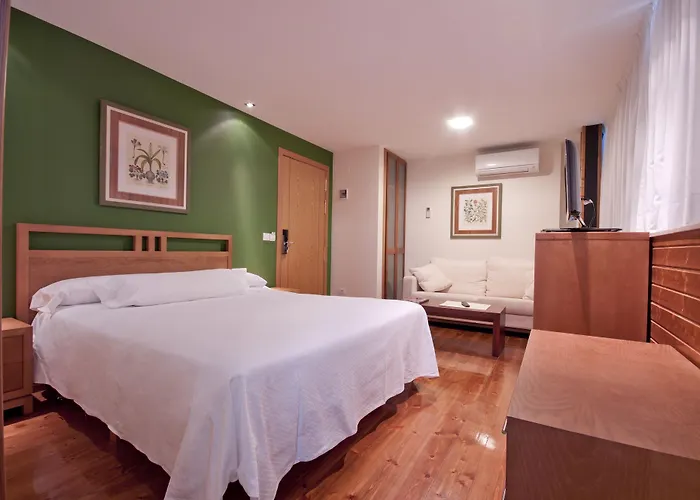 Auditorio Santiago & 4*