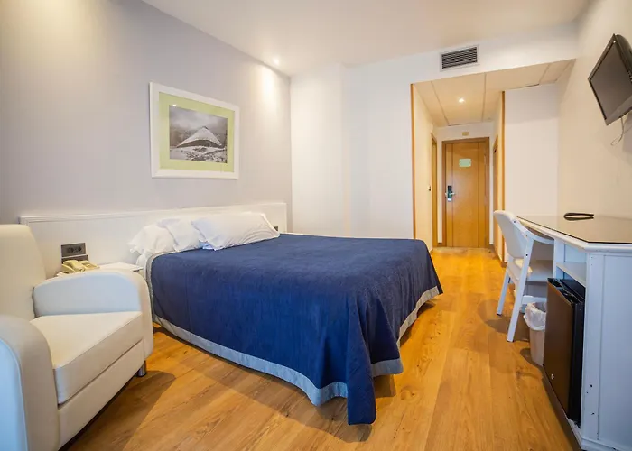 Auditorio Santiago & Hotel 4*