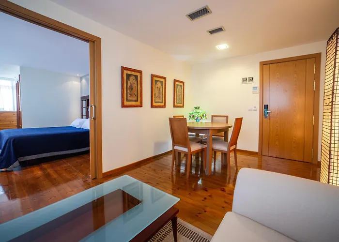 Auditorio Santiago & 4*