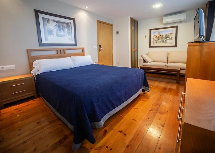 Auditorio Santiago & Otel