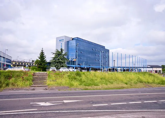 Auditorio Santiago & Hotel